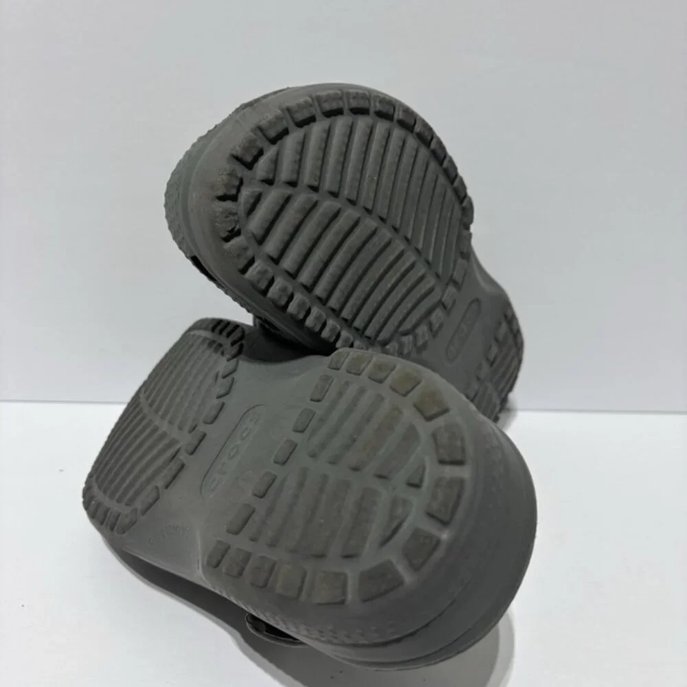 Crocs Kids’ Classic Clogs Gray, Boys’ Size 1 M